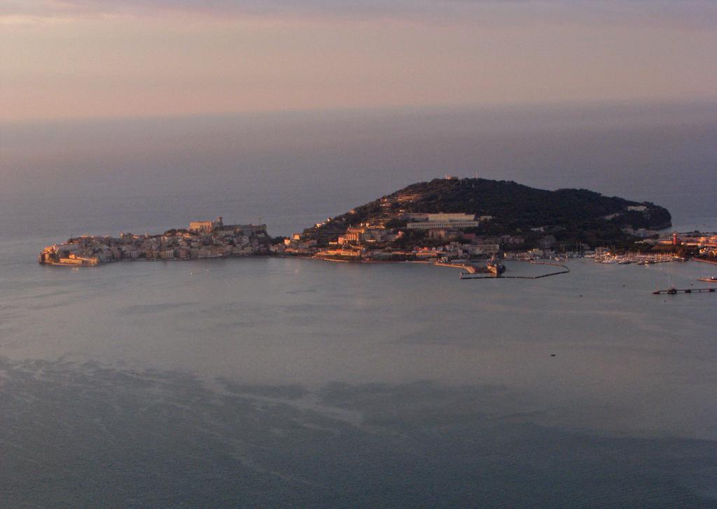 Il Nido Dei Gemelli Villa Formia Luaran gambar